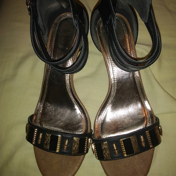 Heels - Picture 1 of 4